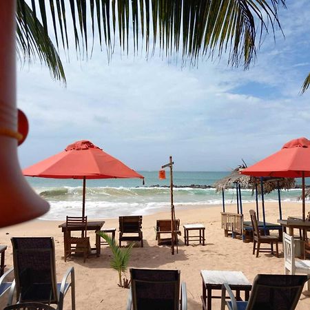 Blue Horizon Beach Hotel Tangalle Esterno foto