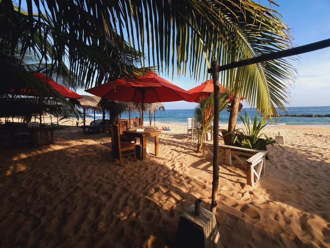 Blue Horizon Beach Hotel Tangalle Esterno foto