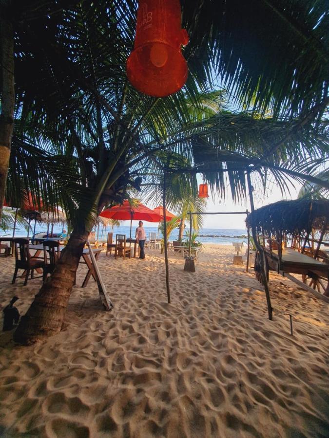 Blue Horizon Beach Hotel Tangalle Esterno foto