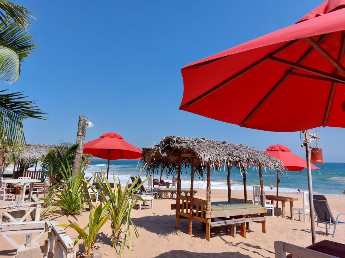 Blue Horizon Beach Hotel Tangalle Esterno foto