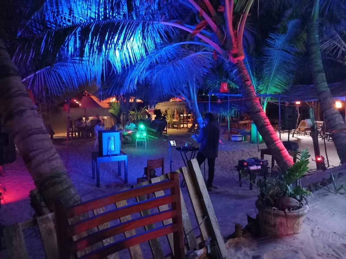 Blue Horizon Beach Hotel Tangalle Esterno foto
